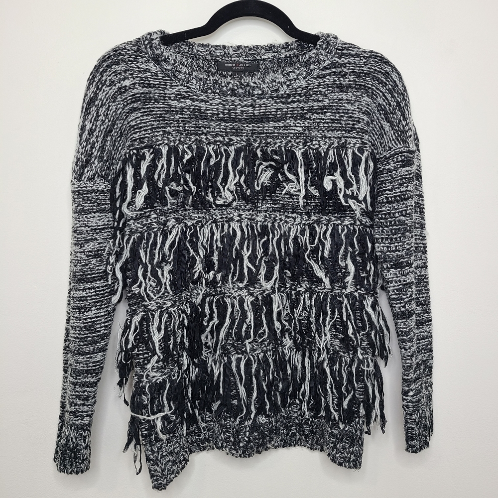 Romeo & Juliet Couture Long Sleeve Sweater Fringe Scoop Black White Size Large
